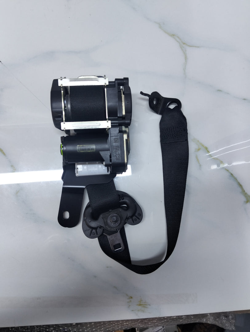 حزام الأمان الأمامي الأيمن لسيارة BMW F82