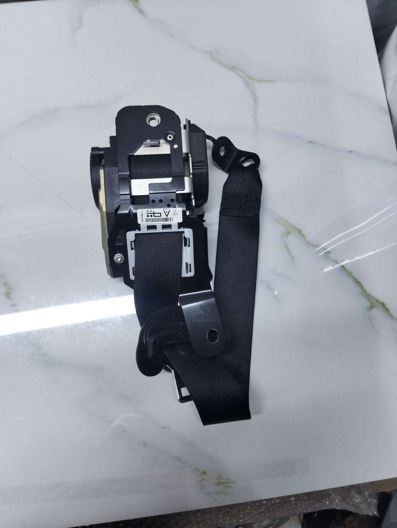 حزام الأمان الأمامي الأيمن لسيارة BMW F82