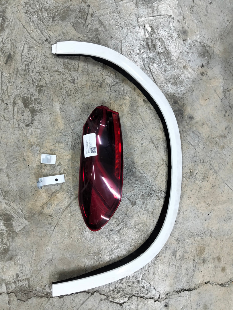 Stoplight G06 LCI + wheel arch + door hinges