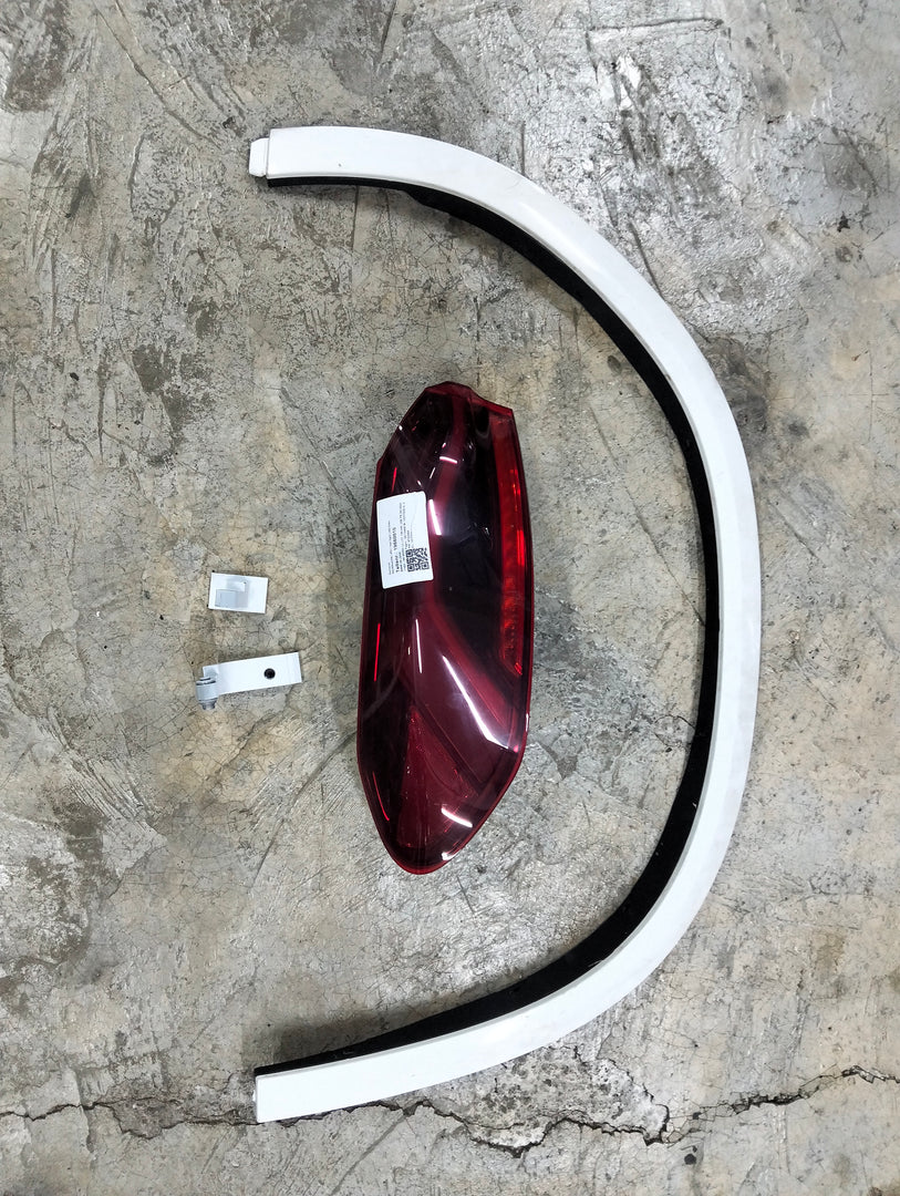 Stoplight G06 LCI + wheel arch + door hinges